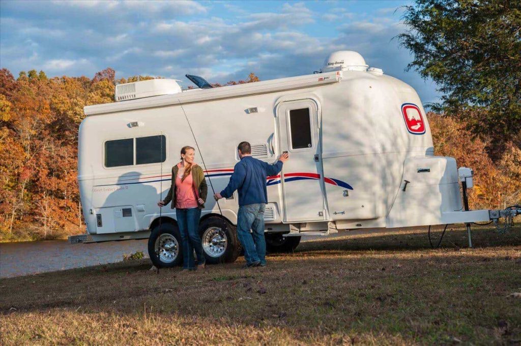 travel trailer vs motorhome