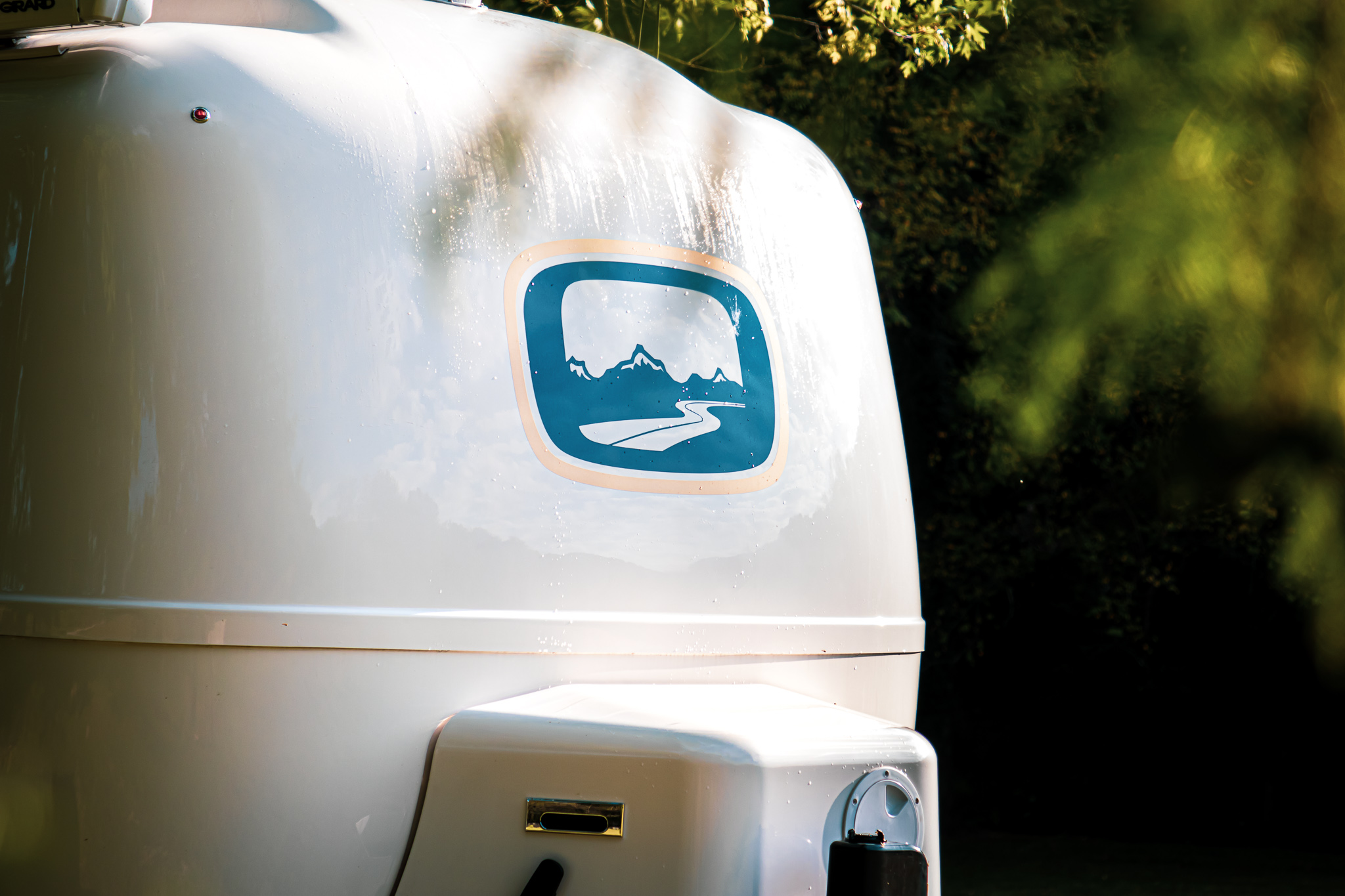 The sleek finish of fiberglass makes cleaning and maintenance a breeze, making it a desirable choice for those seeking a hassle-free camping experience.