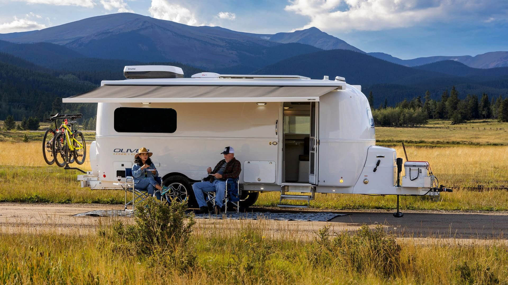 Travel Trailer with Bathroom and Kitchen