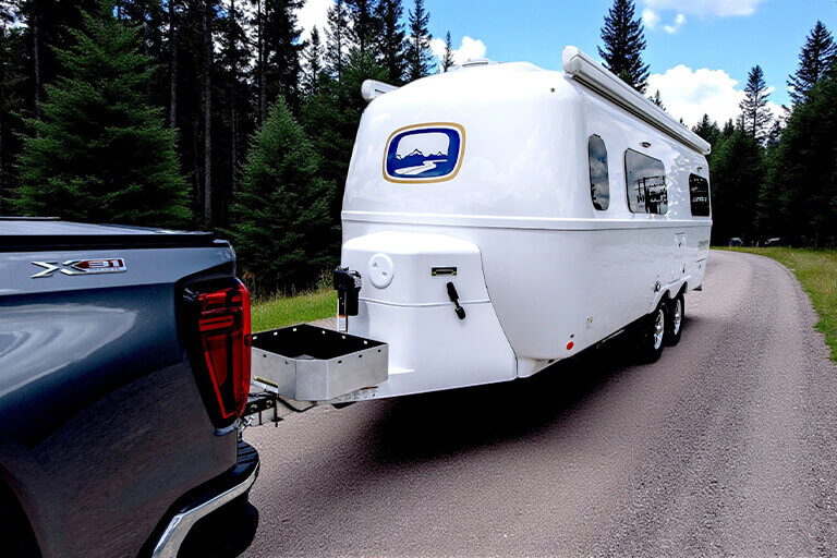 2026 Oliver Legacy Elite Platinum exterior with solar panels